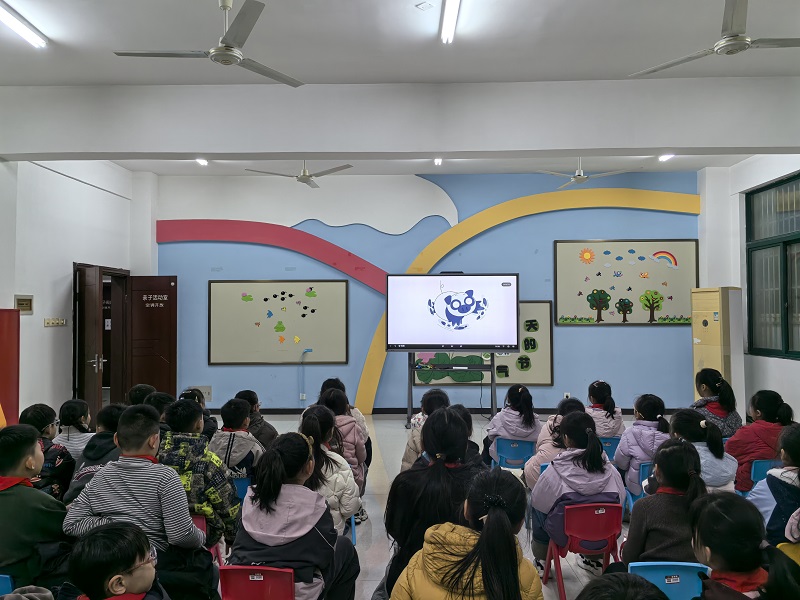 指尖藏匠心 书香润童心——五河县实验小学走进县图书馆探寻艺术与阅读之美