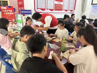 自然之美 指尖艺术 镜湖区大砻坊街道康复路社区压花书签DIY活动